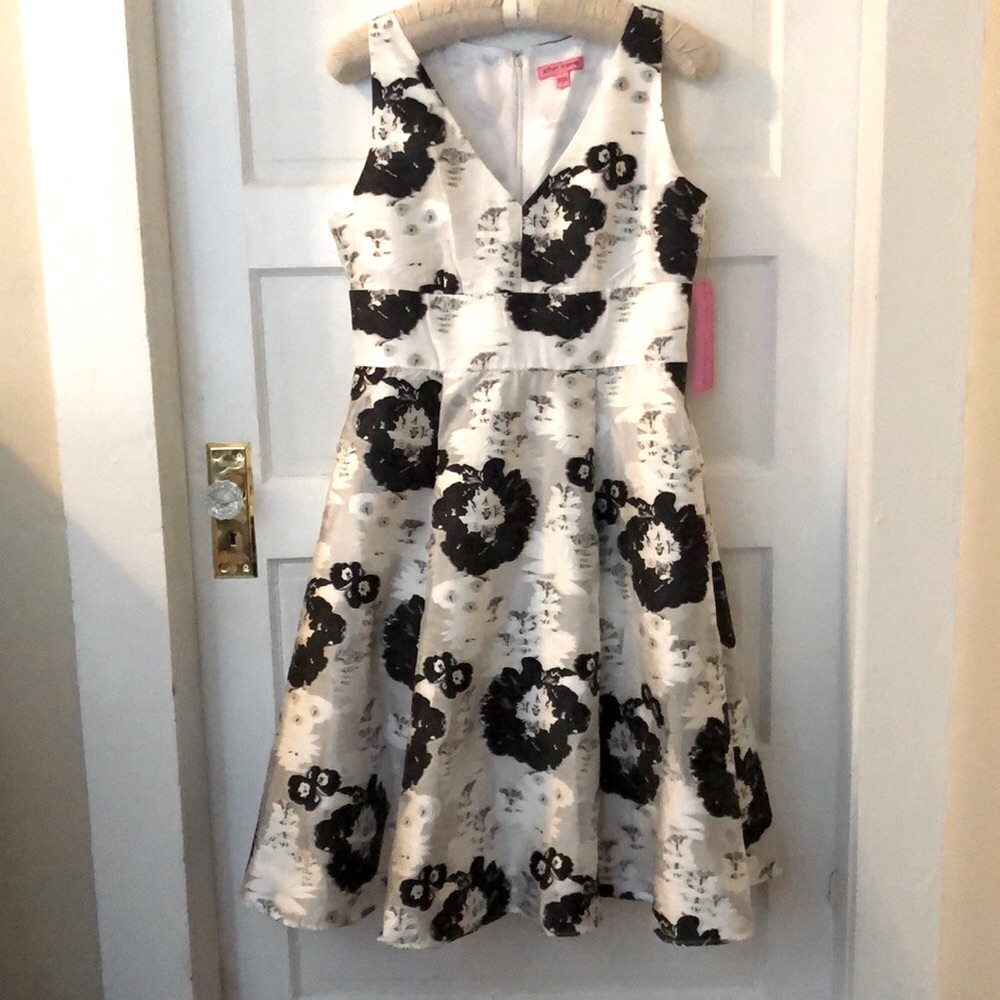 Black & White Floral Betsey Johnson Dress NWT 14